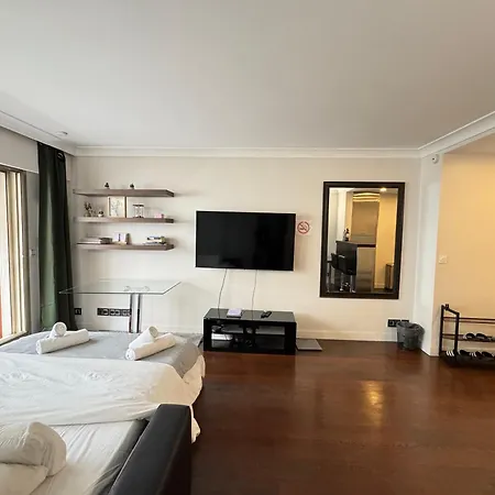 Cozy & Pleasant - Near Champs-elysee Apartman