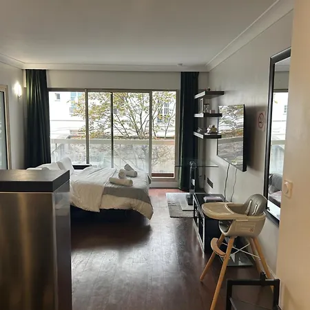 Cozy & Pleasant - Near Champs-elysee Apartment
