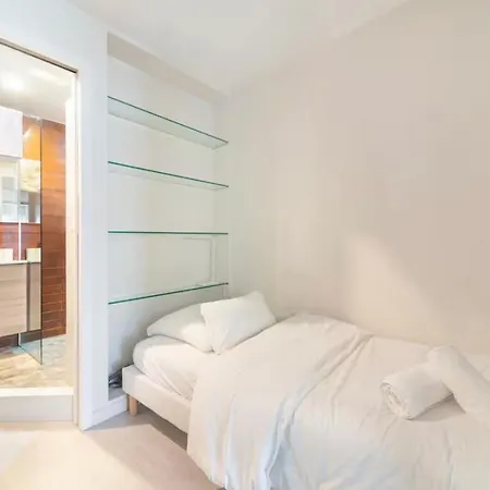 Cozy&quiet - Near Champs-elysée Apartamento *